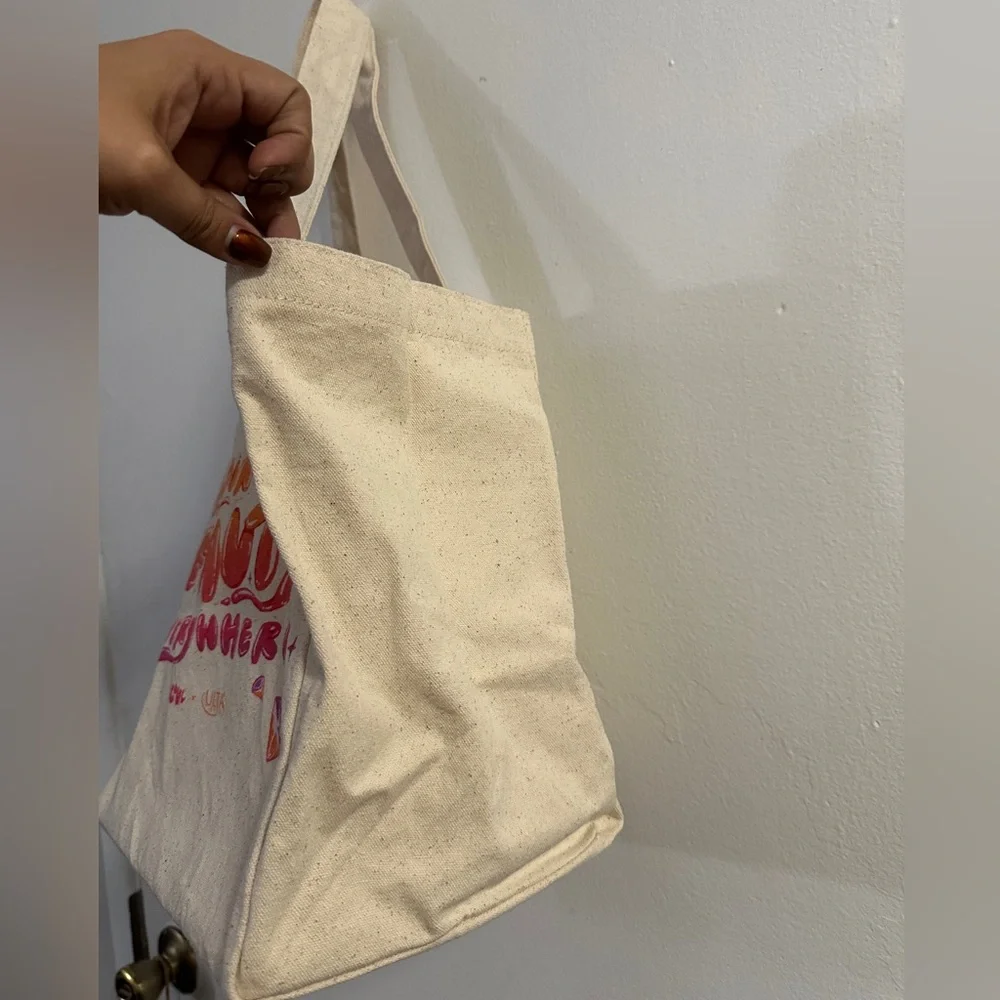 🛍️NWT ULTA tote “Finding Beauty Everywhere” - Picture 2 of 7